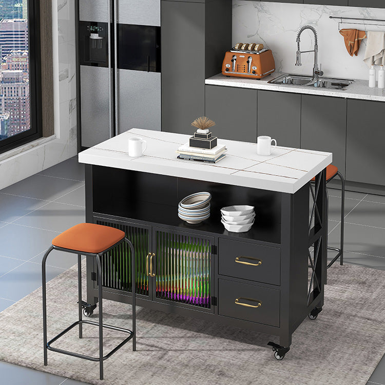 Table de l'îlot de cuisine à la maison