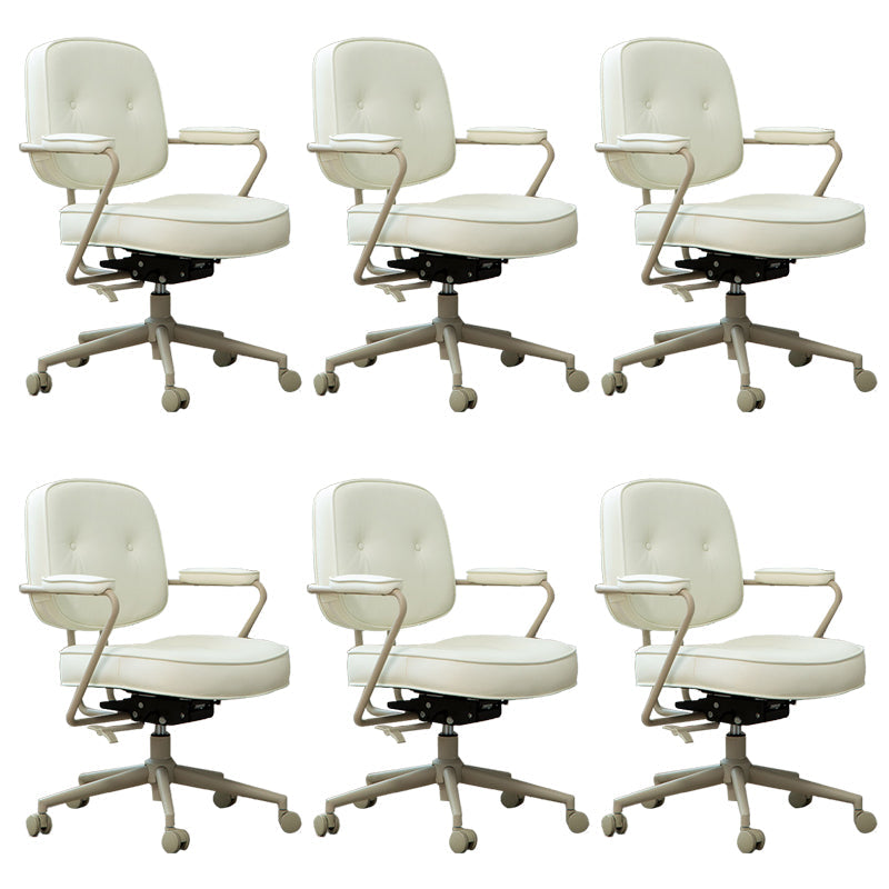 Moderne bureaustoelgevoelde armen verstelbare stoelhoogte stoel met wielen