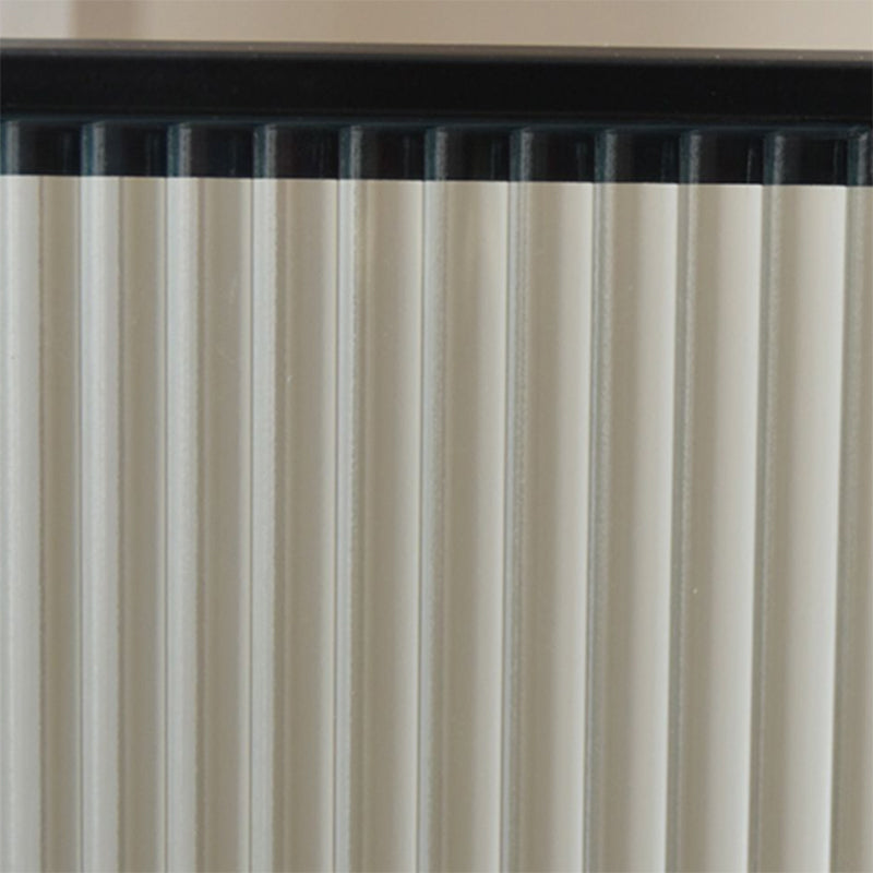 Eigentijdse metalen curiokast glazen deuren buffetkast voor eetkamer