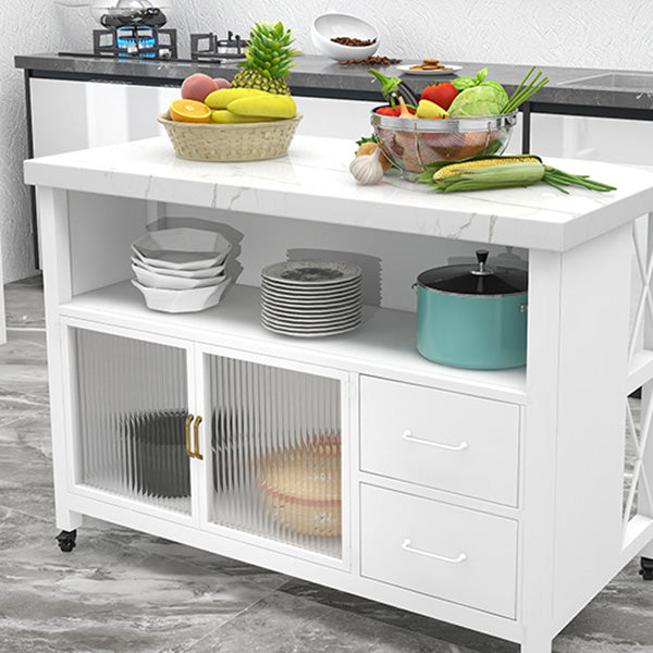 モダンな大理石の島のテーブルダイニングルームのキッチントロリーと収納キャビネット