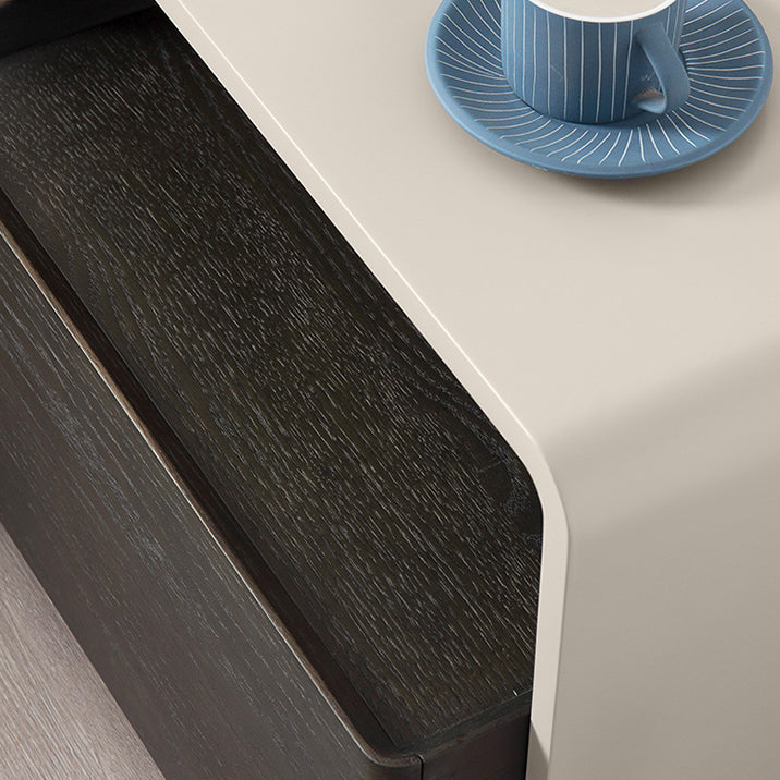 エンジニアリングされた木材ベッドサイドキャビネットモダンベッドナイトスタンドは引き出し付きです