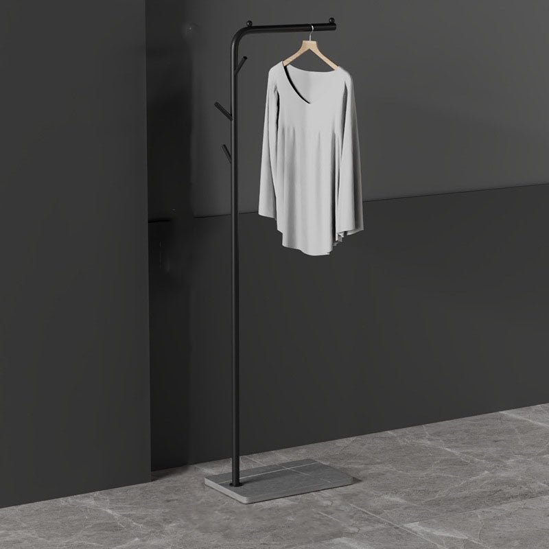 Luxuriöser Kleiderregal Metallmetallfarbkleiderregal mit Marmorboden