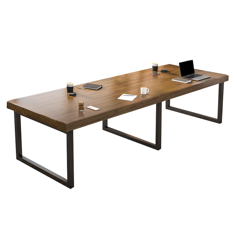 Bureau de bureau en bois massif Base d'écriture rectangulaire avec des jambes en fer