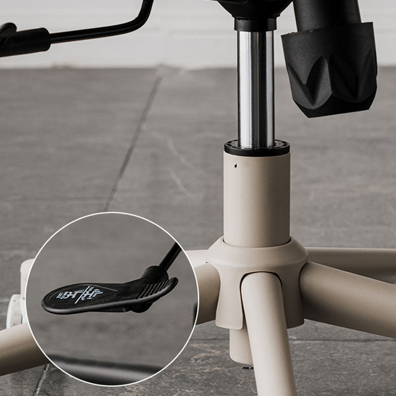 Les roues de chaise de bureau à armes fixes contemporaines comprenaient une chaise de conférence pour le bureau
