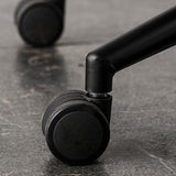 Les roues de chaise de bureau à armes fixes contemporaines comprenaient une chaise de conférence pour le bureau