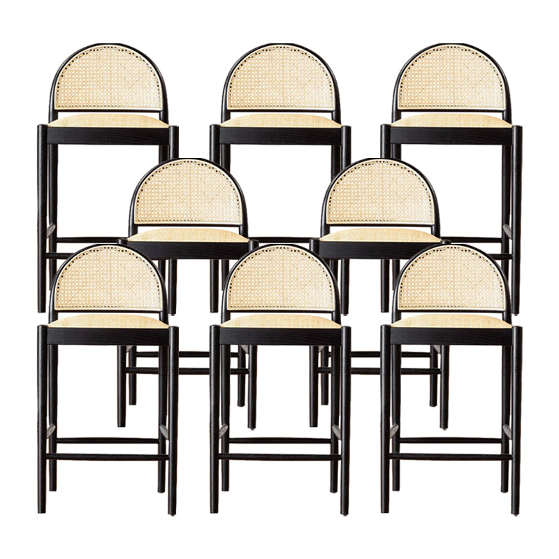 Sgabello da bar per vocuole in legno massiccio contemporaneo con poggiapiedi