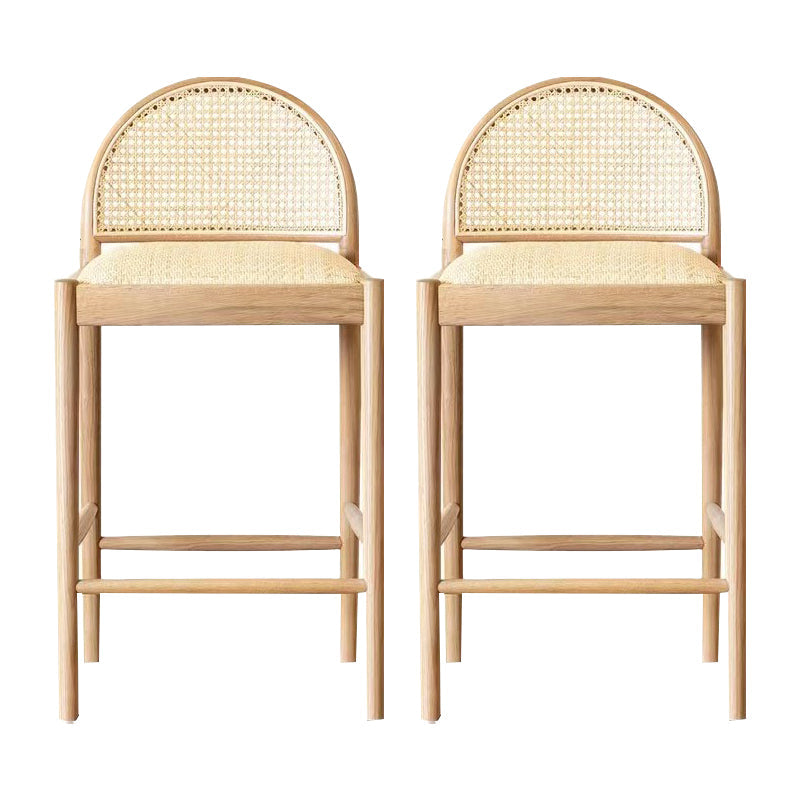 Sgabello da bar per vocuole in legno massiccio contemporaneo con poggiapiedi