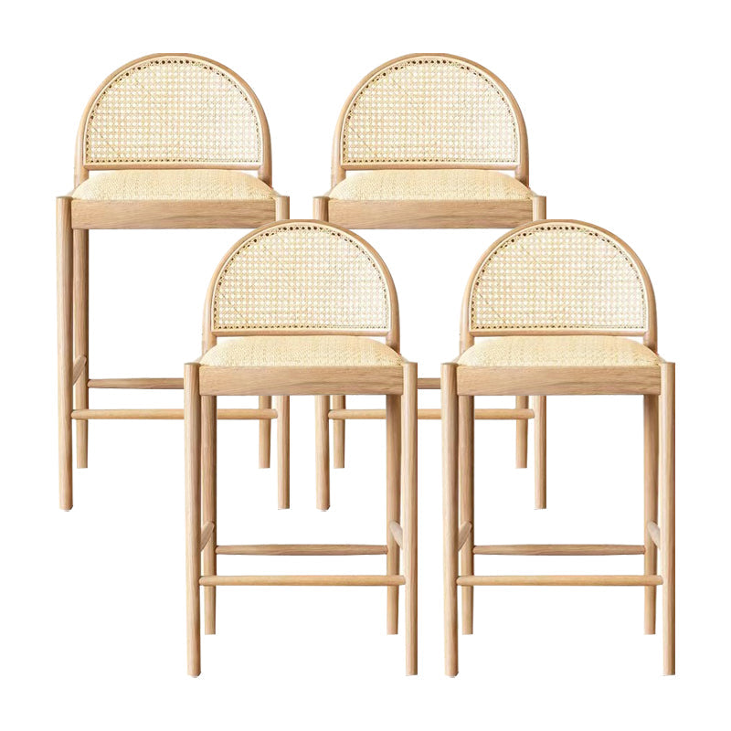 Sgabello da bar per vocuole in legno massiccio contemporaneo con poggiapiedi