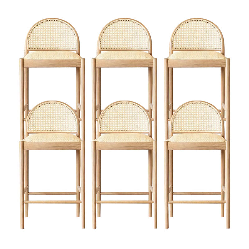 Sgabello da bar per vocuole in legno massiccio contemporaneo con poggiapiedi