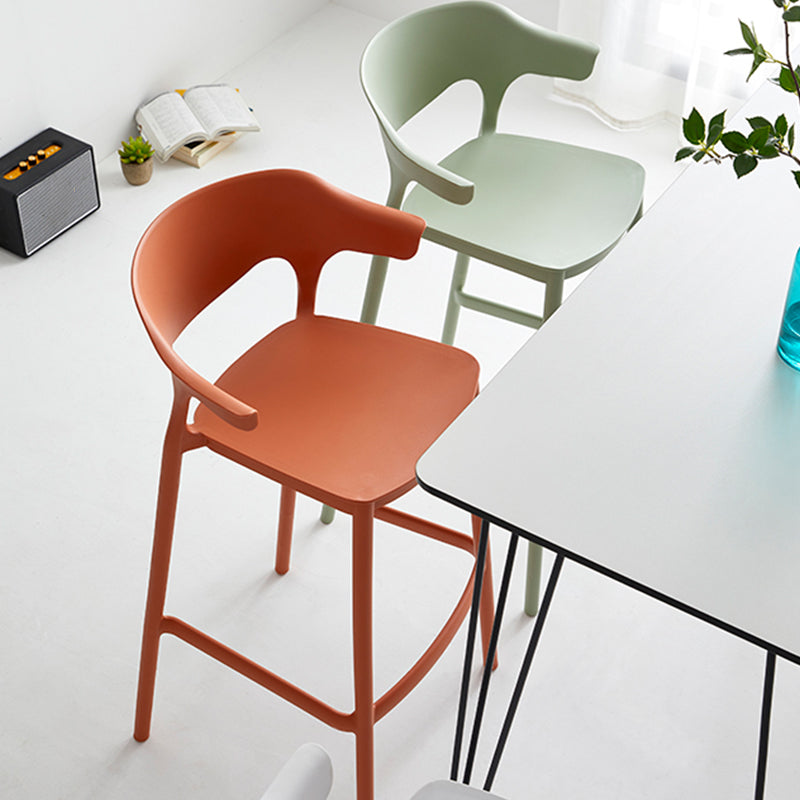 Bassista da barra da barra da barra da bar contemporanee.