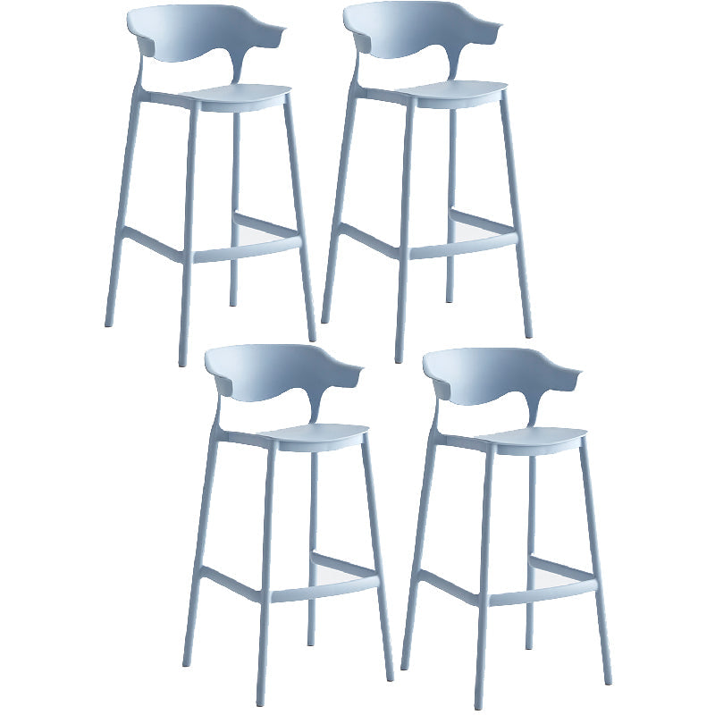 Bassista da barra da barra da barra da bar contemporanee.