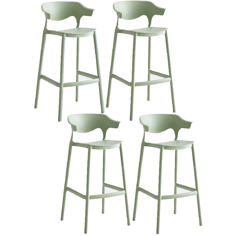 Bassista da barra da barra da barra da bar contemporanee.