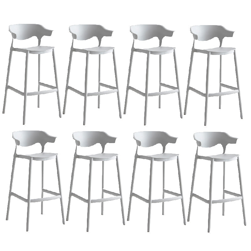 Bassista da barra da barra da barra da bar contemporanee.