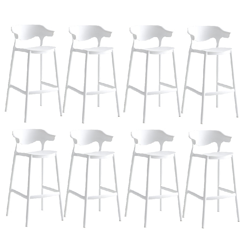 Bassista da barra da barra da barra da bar contemporanee.