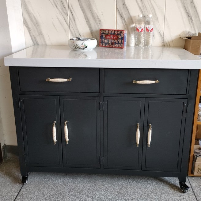 Tanno di cucina rettangolare con sala da pranzo per la sala da pranzo.