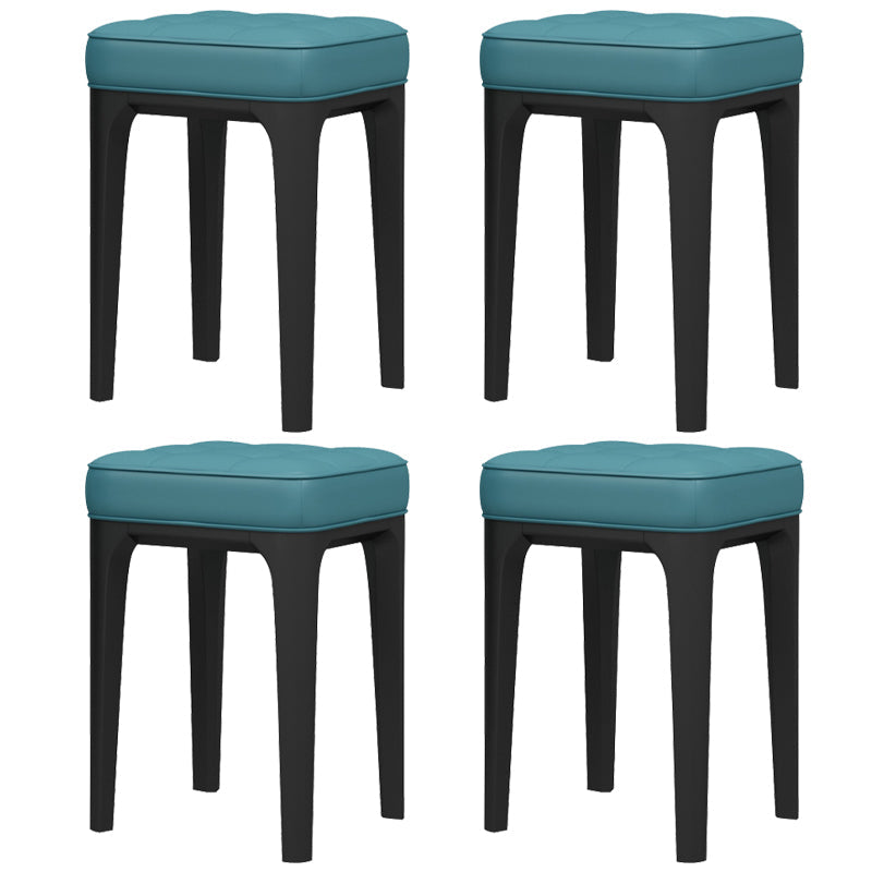 Zeitgenössischer Standard -Quadrat -Lederstandard mit 4 Beinen für Zuhause