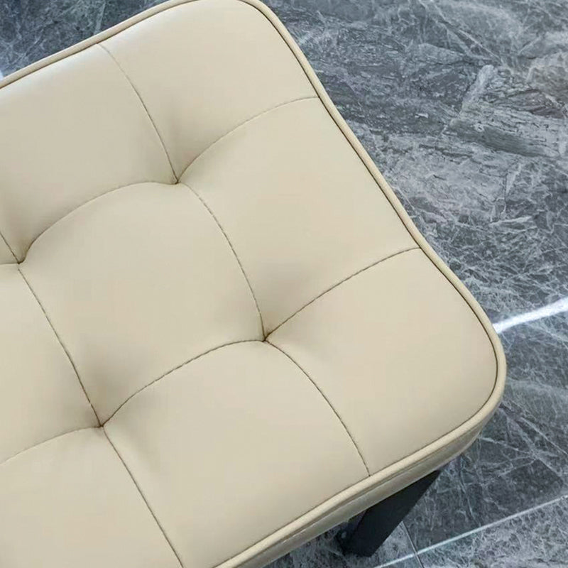 Zeitgenössischer Standard -Quadrat -Lederstandard mit 4 Beinen für Zuhause