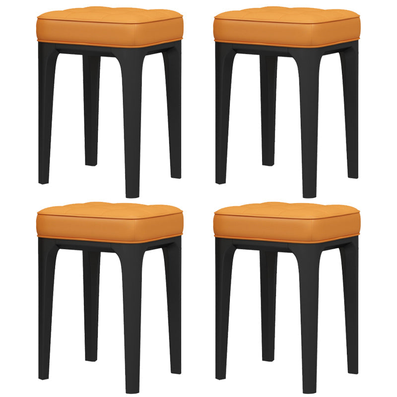 Zeitgenössischer Standard -Quadrat -Lederstandard mit 4 Beinen für Zuhause