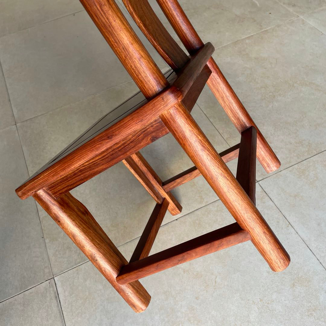 Moderne stijl eetkamerstoel houten lat achterzijde stoel voor woonkamer