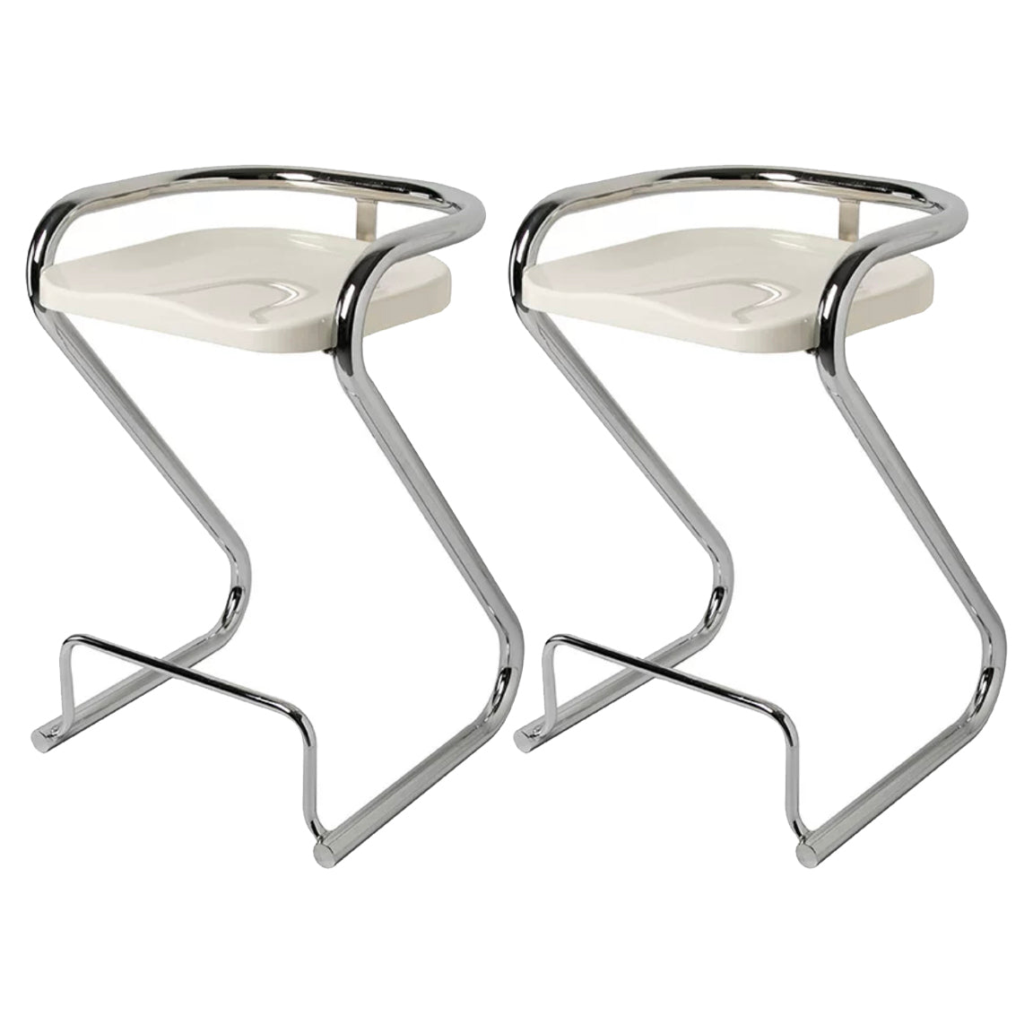 Sgabello da bar sul retro posteriore con sedile sagomate con base di metallo