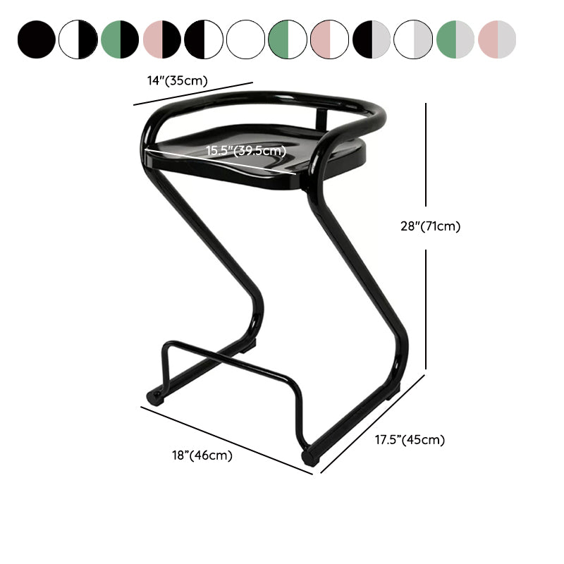 Sgabello da bar sul retro posteriore con sedile sagomate con base di metallo