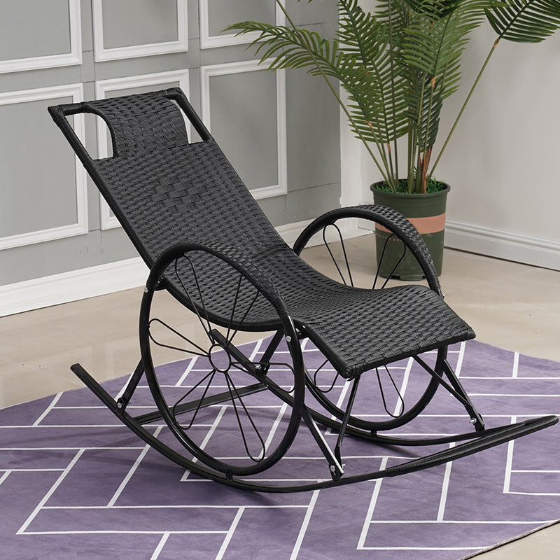 Chaise à bascule moderne du rotin moderne chaise à bascule intérieure