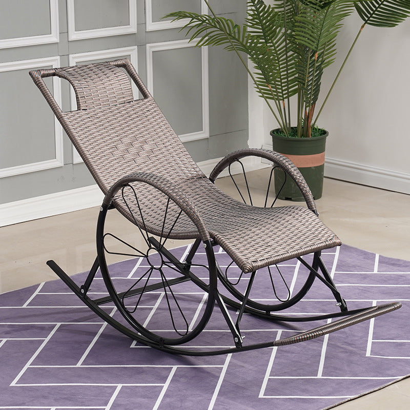 Chaise à bascule moderne du rotin moderne chaise à bascule intérieure