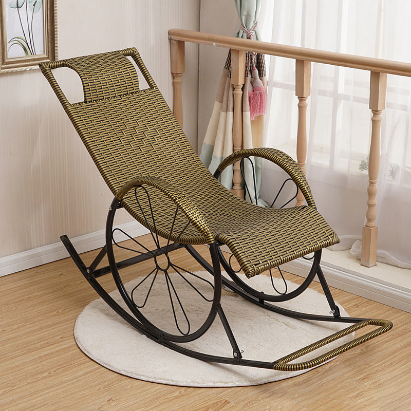 Chaise à bascule moderne du rotin moderne chaise à bascule intérieure