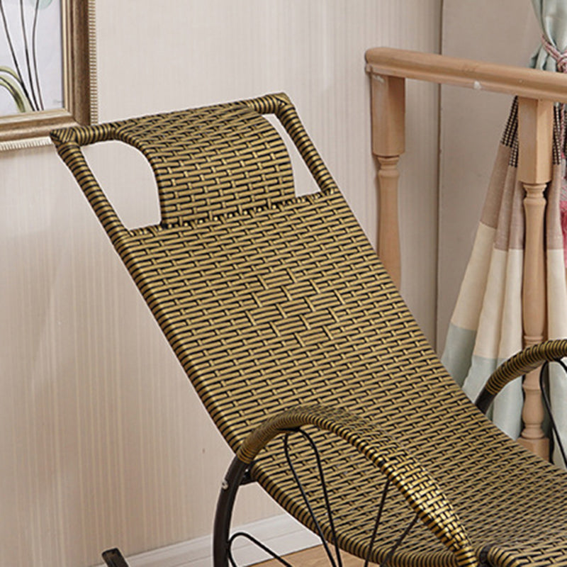 Chaise à bascule moderne du rotin moderne chaise à bascule intérieure