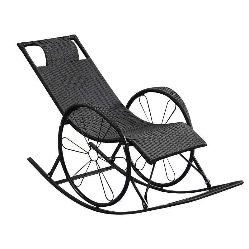 Chaise à bascule moderne du rotin moderne chaise à bascule intérieure