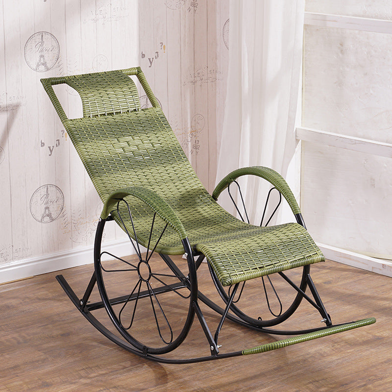 Chaise à bascule moderne du rotin moderne chaise à bascule intérieure