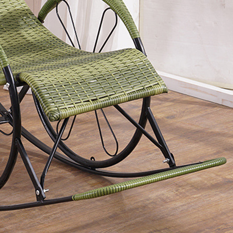 Chaise à bascule moderne du rotin moderne chaise à bascule intérieure