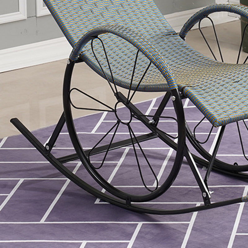 Chaise à bascule moderne du rotin moderne chaise à bascule intérieure