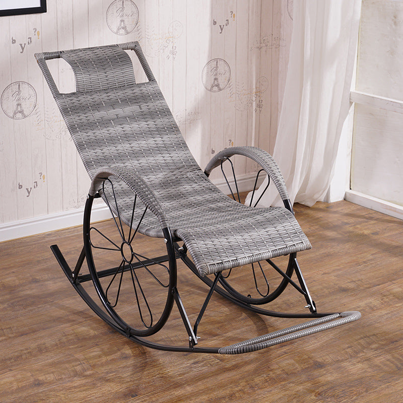 Chaise à bascule moderne du rotin moderne chaise à bascule intérieure