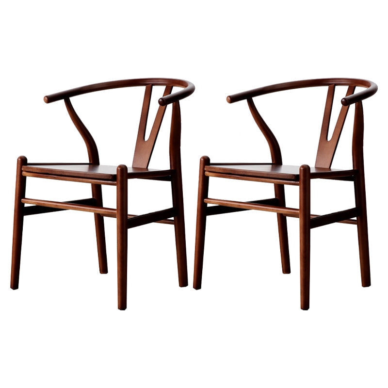 Silla de respaldo moderna de reposabrazos con patas de madera para el comedor