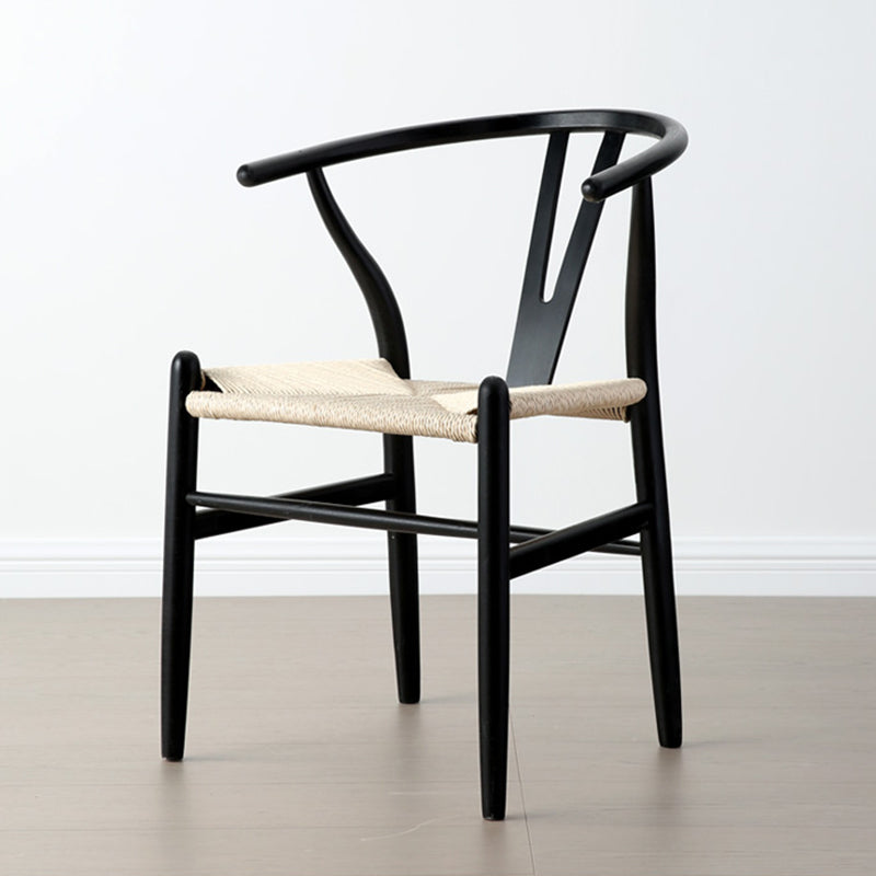 Silla de respaldo moderna de reposabrazos con patas de madera para el comedor