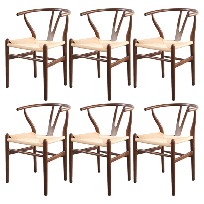 Silla de respaldo moderna de reposabrazos con patas de madera para el comedor