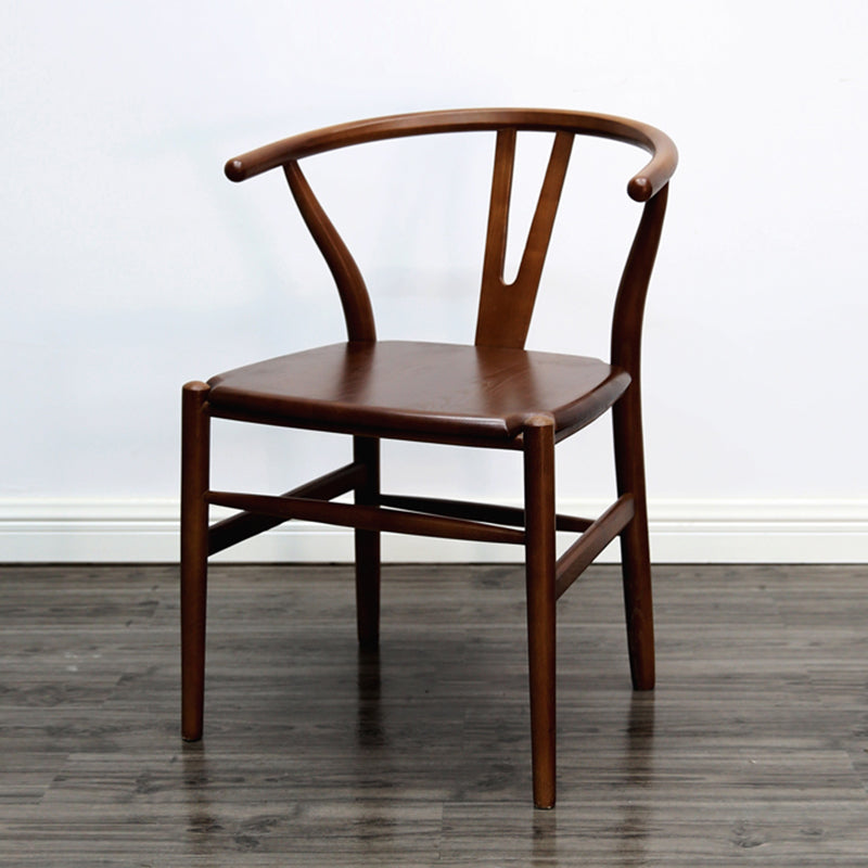 Silla de respaldo moderna de reposabrazos con patas de madera para el comedor