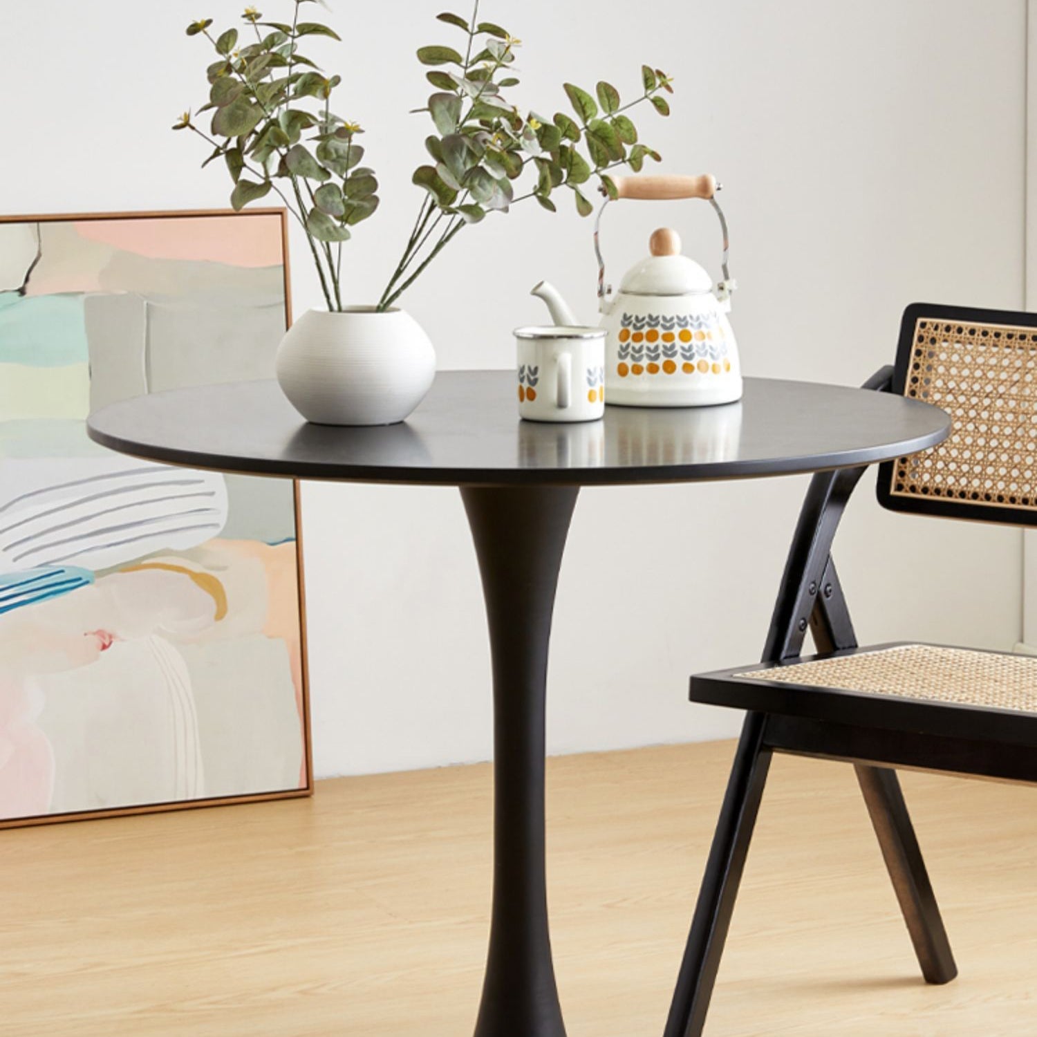 Simplicity Style Round Table Wood Dining Site Table with Tulip Base Clearhalo 'Dining Tables & Seating' 'Dining Tables' 'dining_table' 'furn' 'furn_dining_table' 'Furniture' 'Kitchen & Dining Furniture' 7476810
