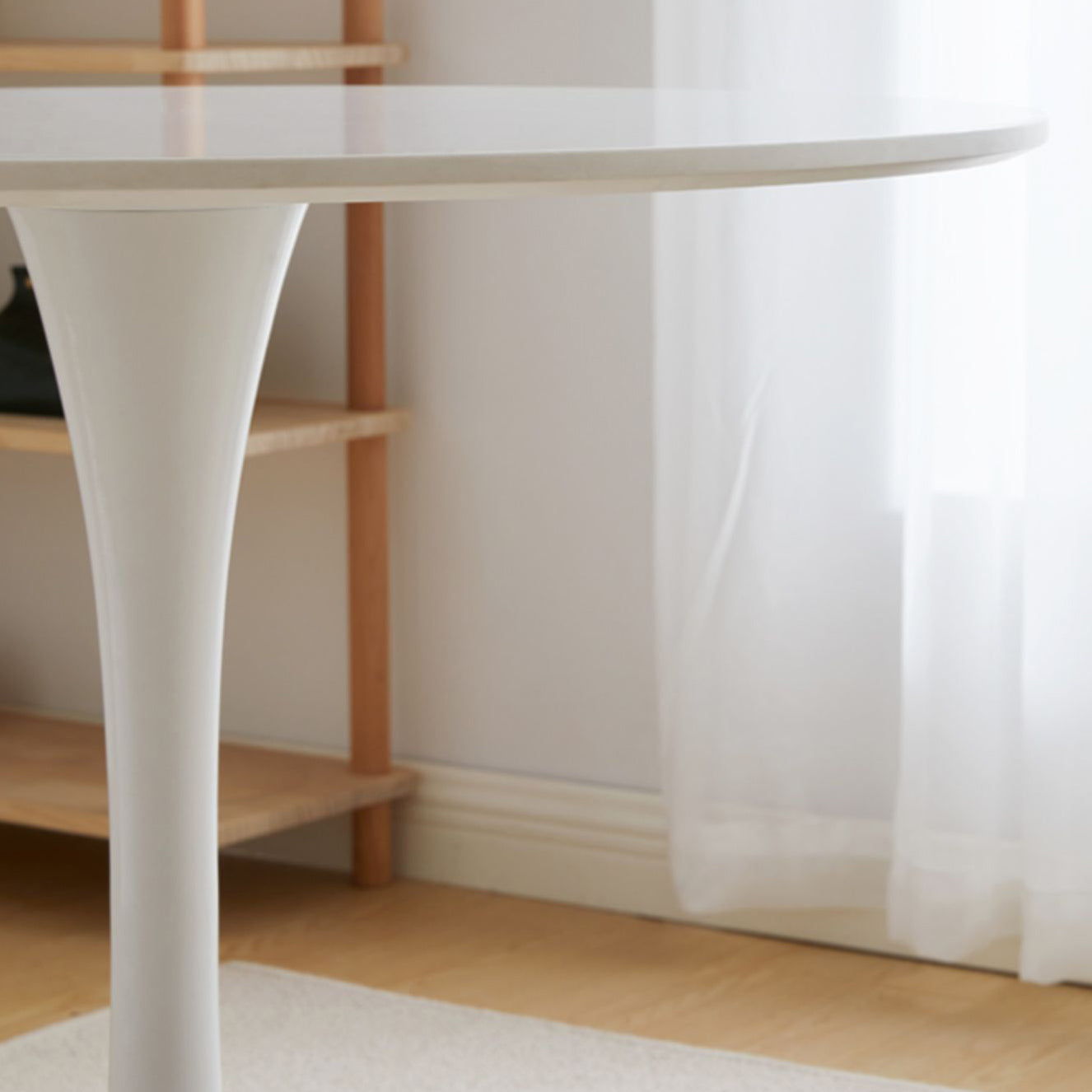 Simplicity Style Round Table Wood Dining Site Table with Tulip Base Clearhalo 'Dining Tables & Seating' 'Dining Tables' 'dining_table' 'furn' 'furn_dining_table' 'Furniture' 'Kitchen & Dining Furniture' 7476811