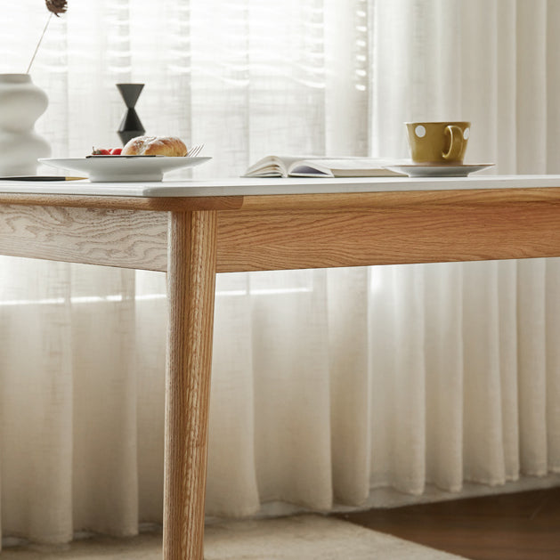 Moderne massief houten poten eettafel met rechthoekig stenen blad