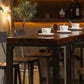 Table de salle à manger de bar de style industriel, tabouret de bar en bois massif avec base noire