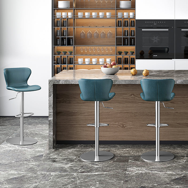 Sgabello da barretta per altezza regolabile in fuovennellata in pelle contemporanea