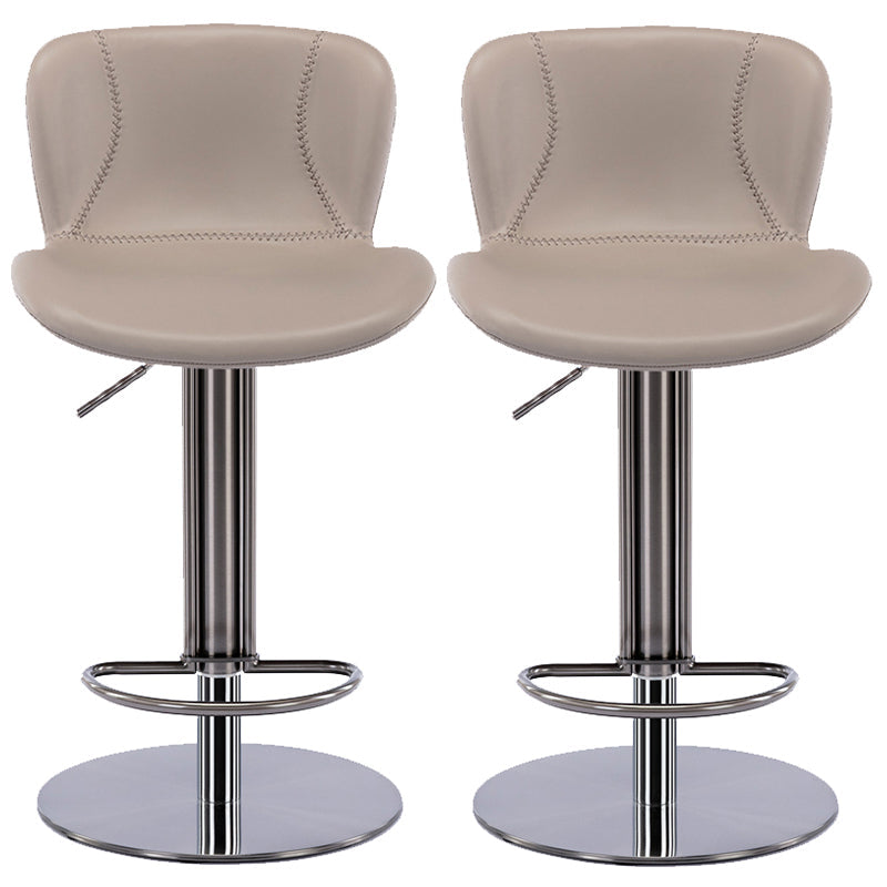 Sgabello da barretta per altezza regolabile in fuovennellata in pelle contemporanea