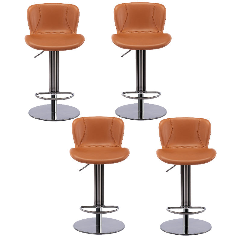 Sgabello da barretta per altezza regolabile in fuovennellata in pelle contemporanea