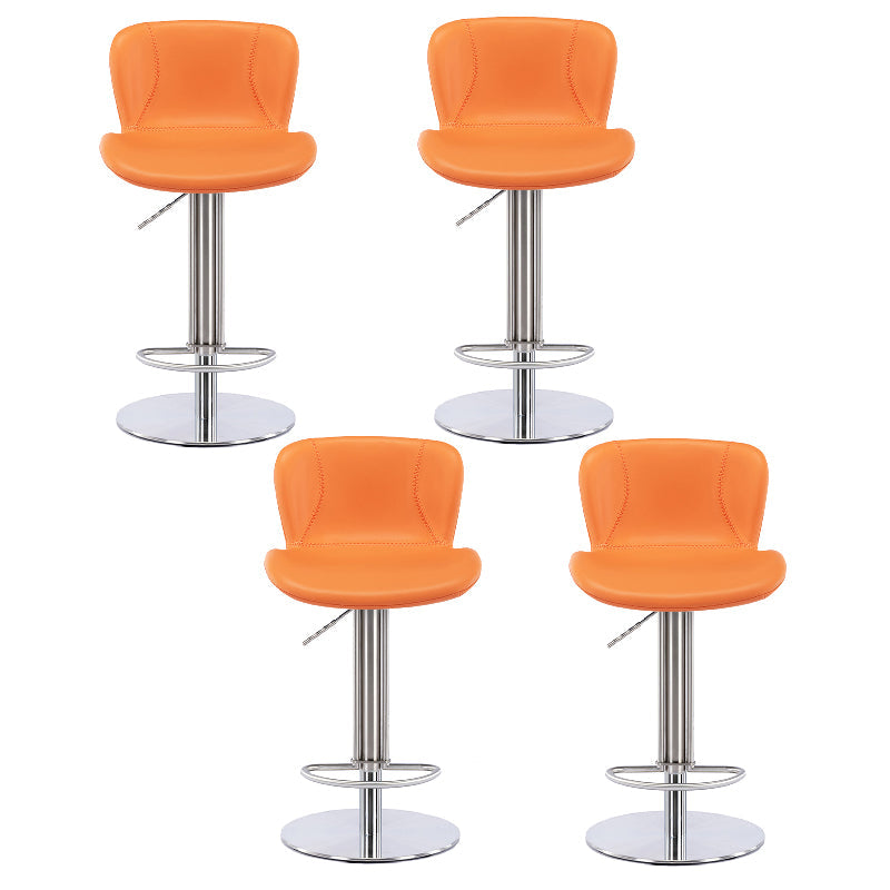 Sgabello da barretta per altezza regolabile in fuovennellata in pelle contemporanea