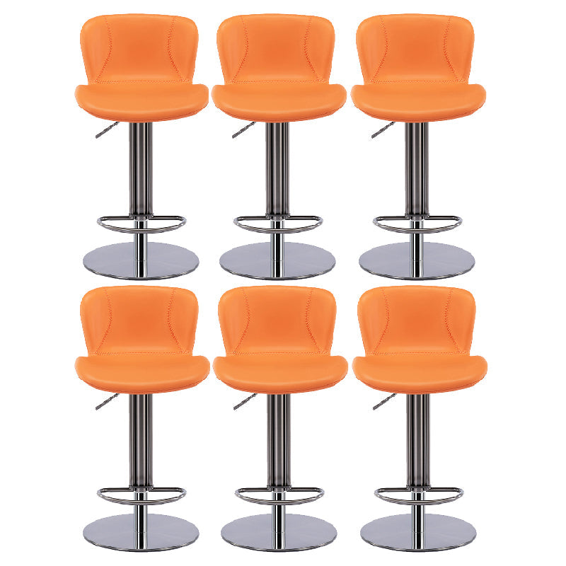 Sgabello da barretta per altezza regolabile in fuovennellata in pelle contemporanea