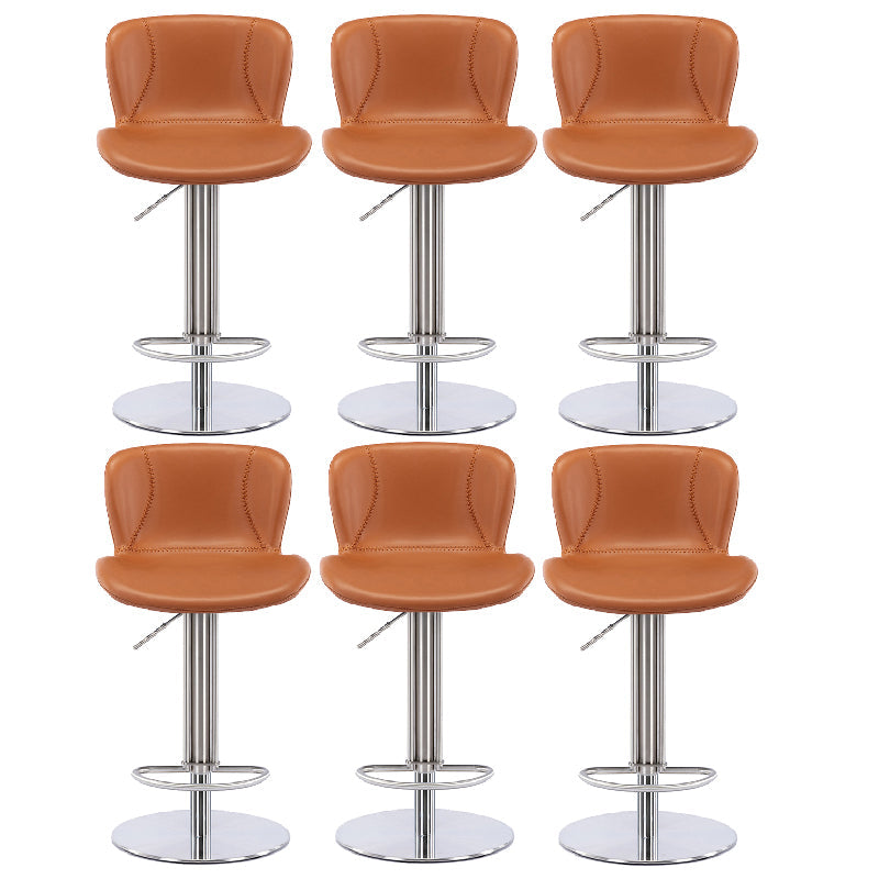 Sgabello da barretta per altezza regolabile in fuovennellata in pelle contemporanea