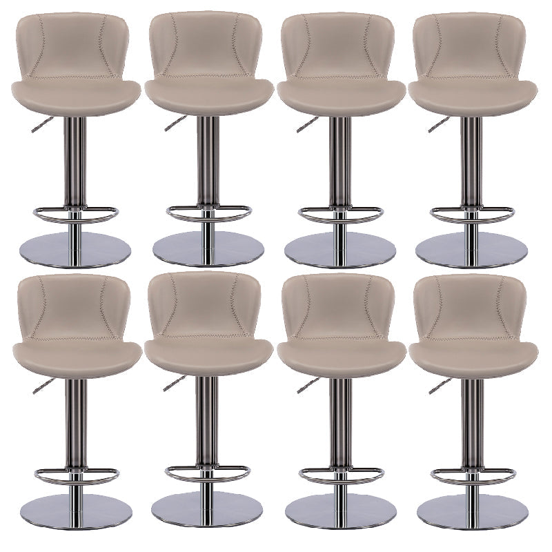 Sgabello da barretta per altezza regolabile in fuovennellata in pelle contemporanea