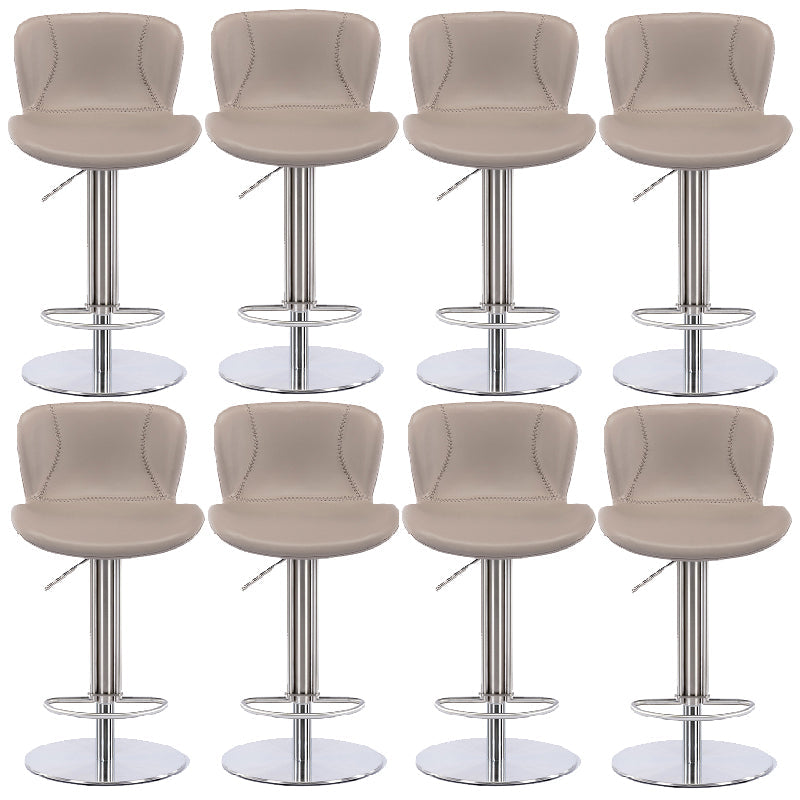 Sgabello da barretta per altezza regolabile in fuovennellata in pelle contemporanea